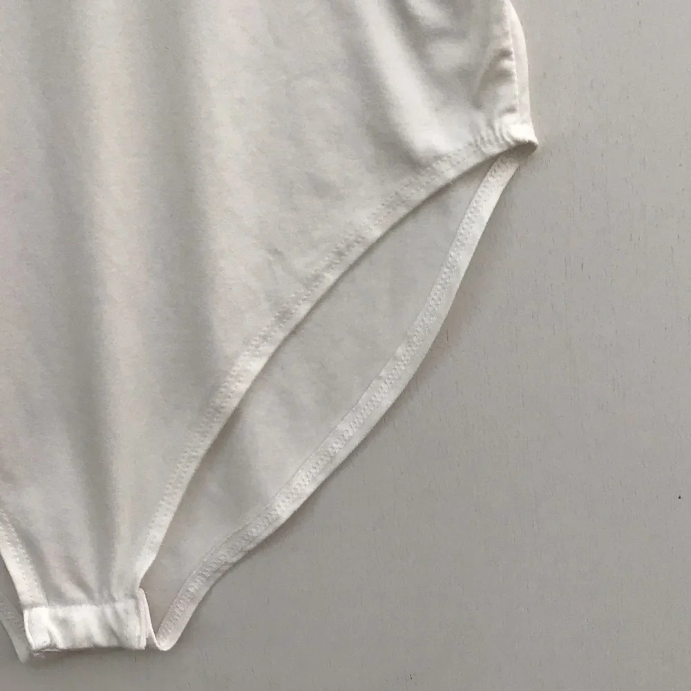 Gaze solid and bright white body suit one piece. Size Medium.  C190​​​​​​ - Picture 4 of 6